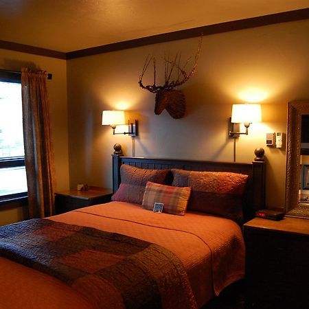 Highland Haven Creekside Inn Эвергрин Экстерьер фото
