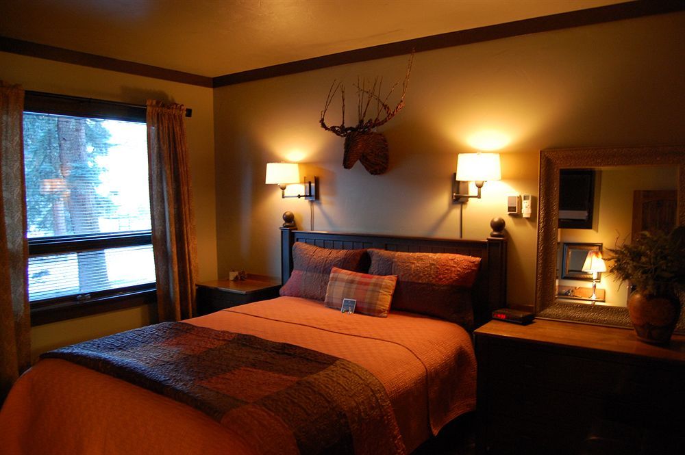 Highland Haven Creekside Inn Эвергрин Экстерьер фото