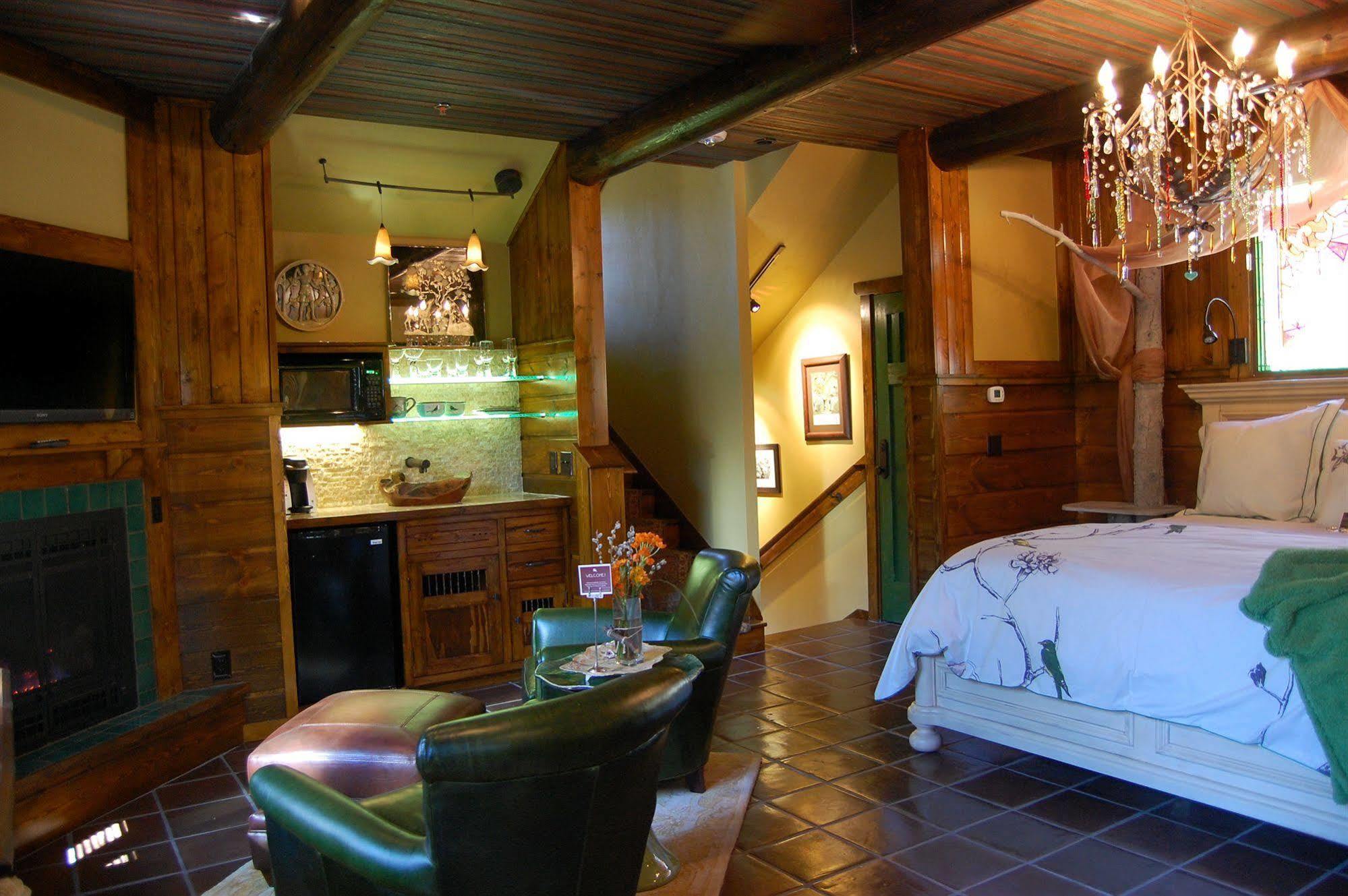 Highland Haven Creekside Inn Эвергрин Экстерьер фото