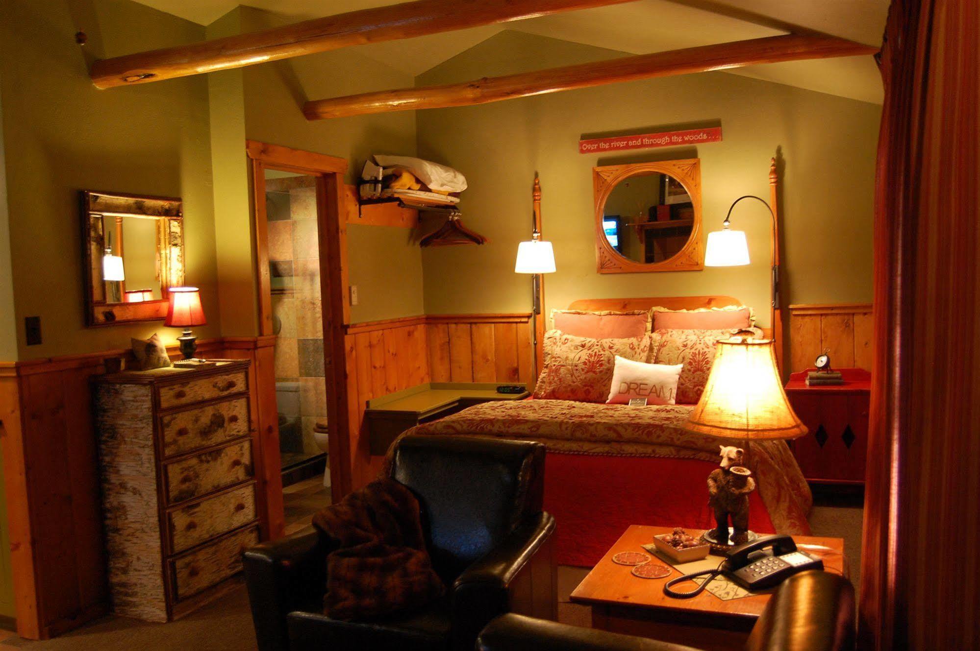 Highland Haven Creekside Inn Эвергрин Экстерьер фото