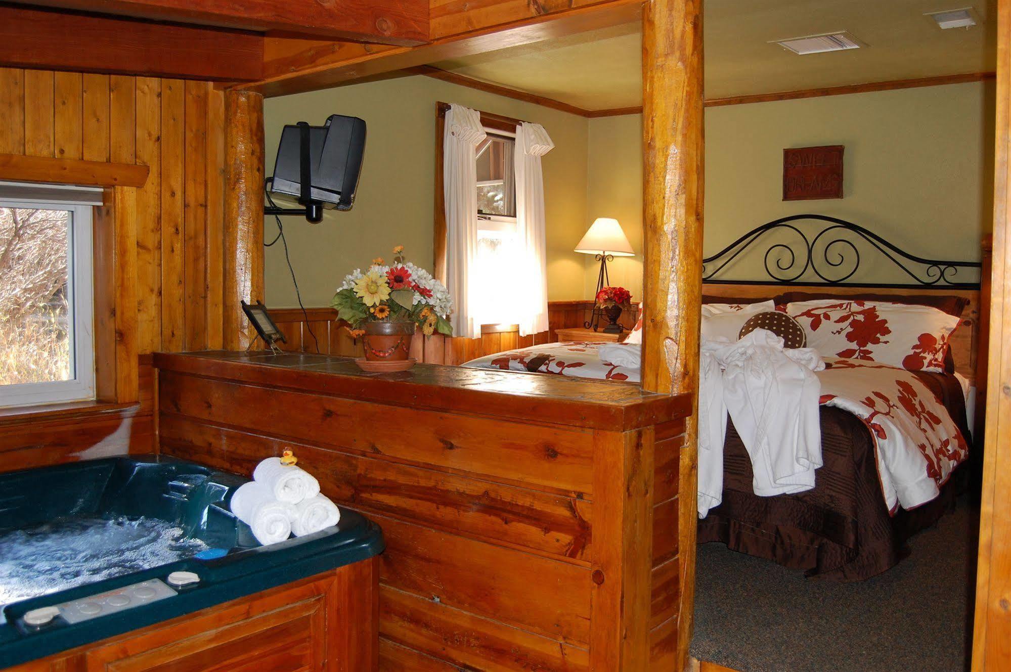 Highland Haven Creekside Inn Эвергрин Экстерьер фото