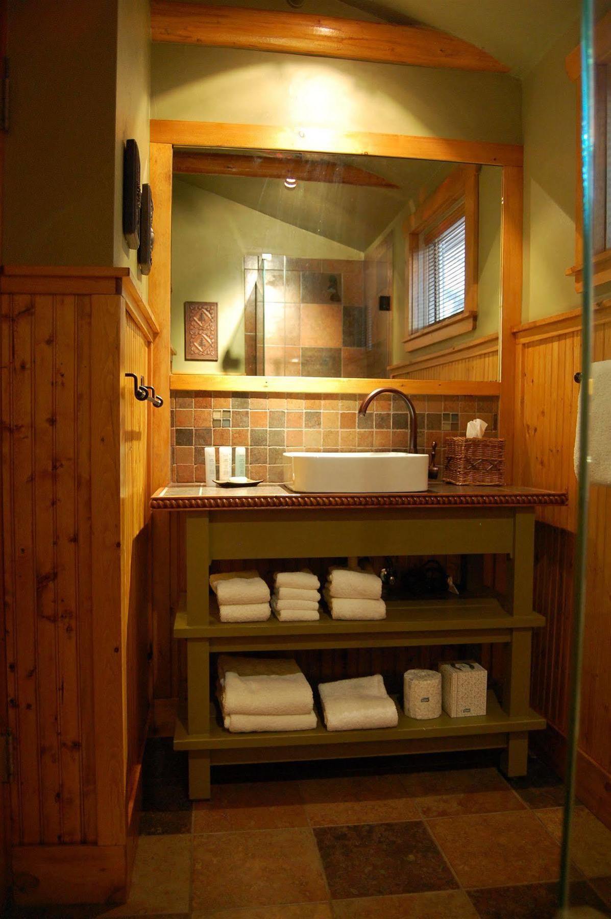 Highland Haven Creekside Inn Эвергрин Экстерьер фото