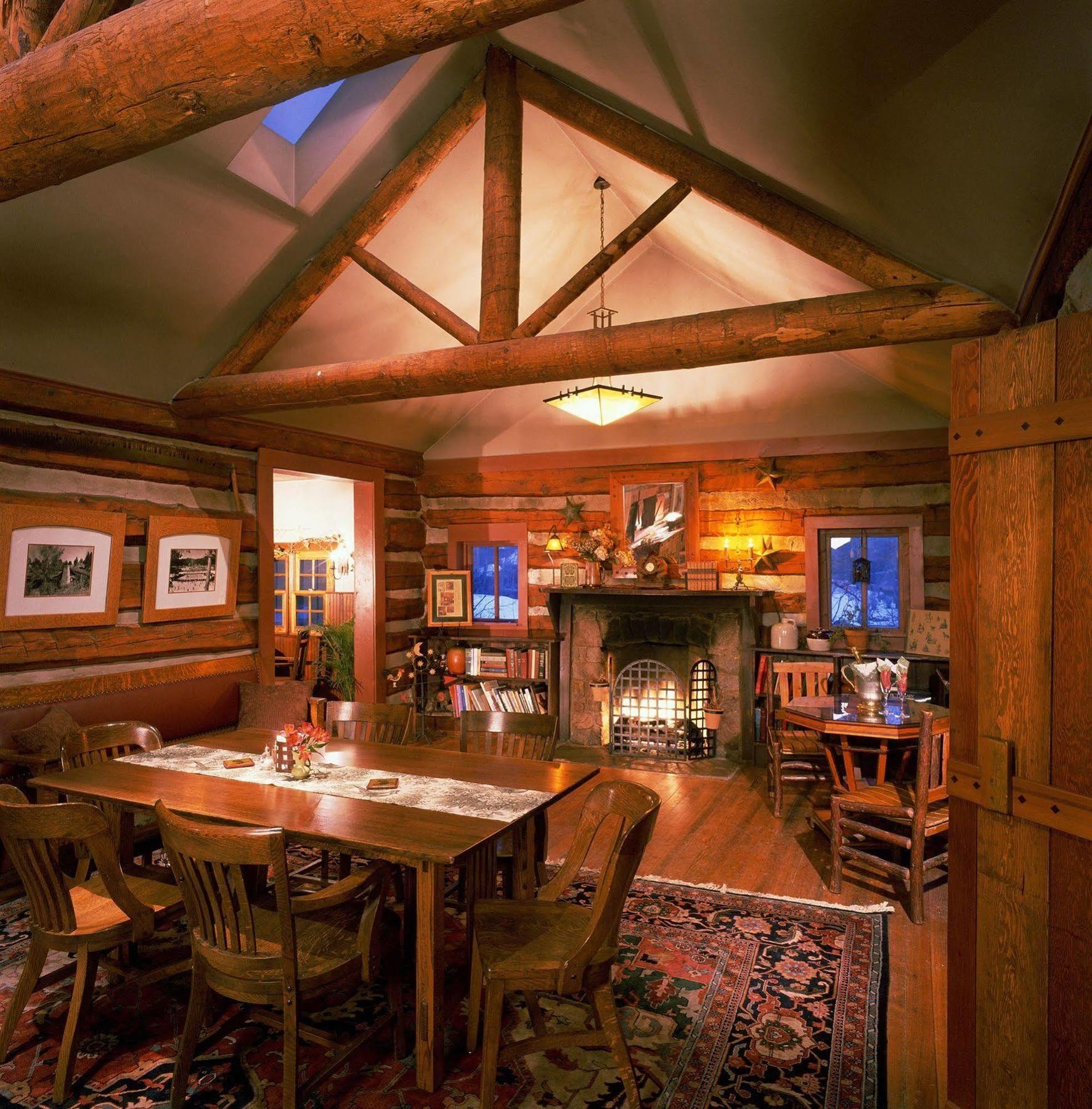 Highland Haven Creekside Inn Эвергрин Экстерьер фото