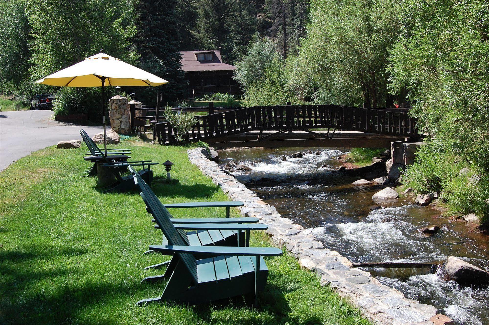 Highland Haven Creekside Inn Эвергрин Экстерьер фото