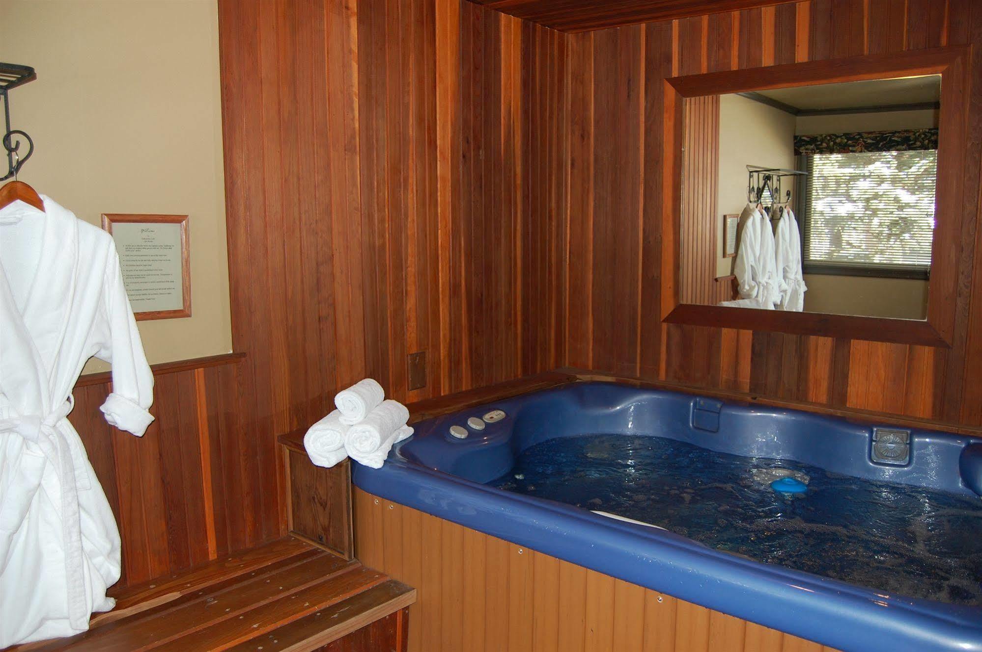 Highland Haven Creekside Inn Эвергрин Экстерьер фото